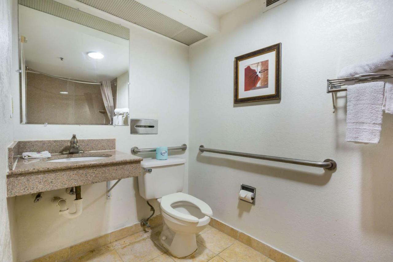 Budgetel Inns & Suites - Atlanta Galleria Stadium スマーナ エクステリア 写真